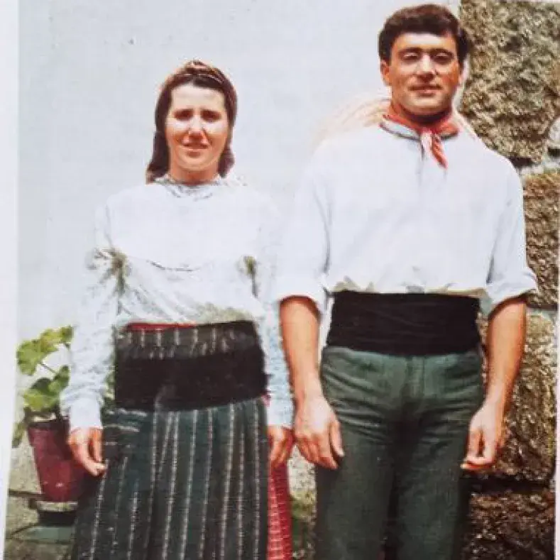 Trajes com cinta