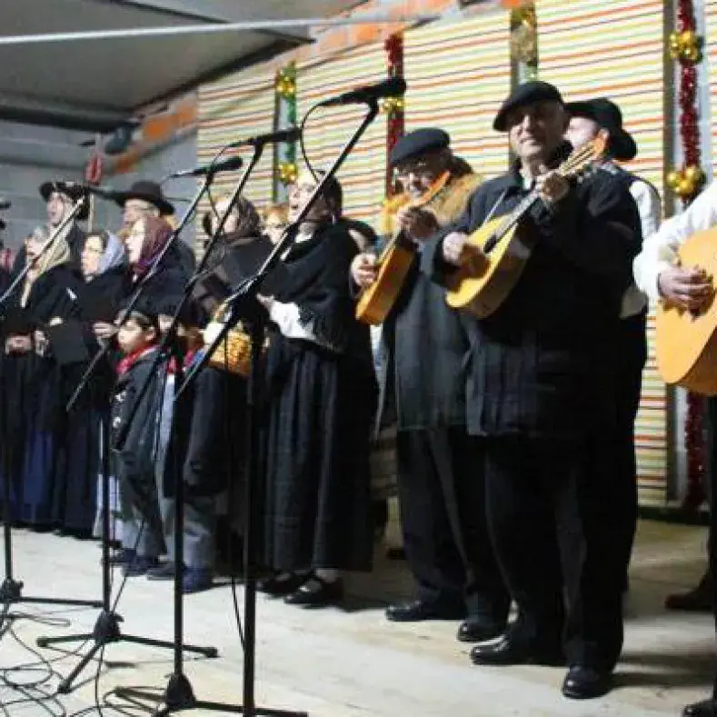 Atuação de rancho com bandolins