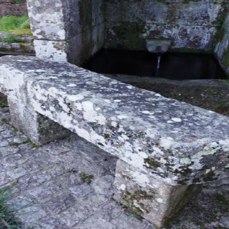 Banco “dos namorados” junto à fonte de Casal Gozo