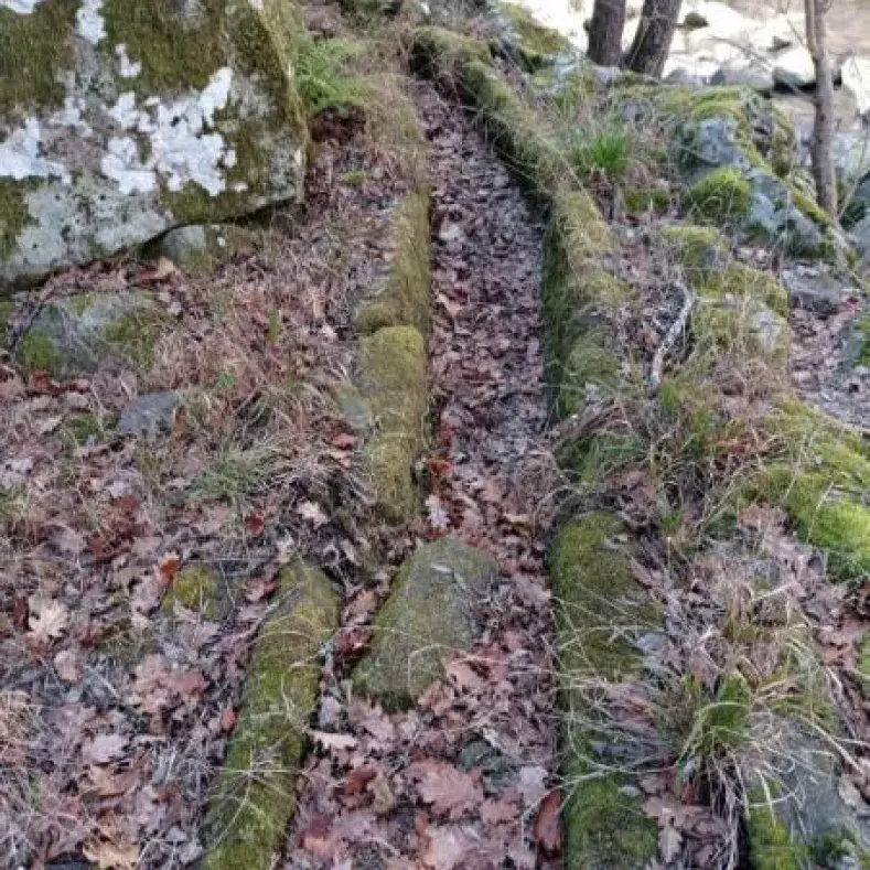 Caleiros de água, em pedra